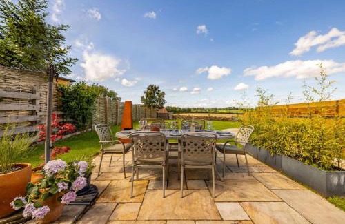 Frome Villa | Luxurious Complex: 2 barns together edge of Frome