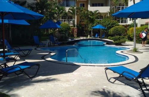 ProCab Condo | Luxurious Condo, 4 Minutes Walk to Beach, Relaxation and Fun
