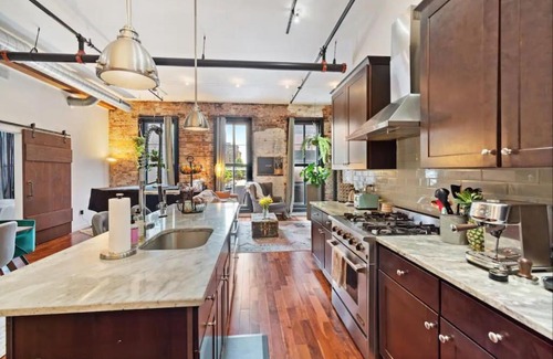 Center City East House | Luxurious Condo, Amazing Location
