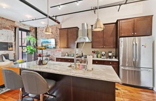 Center City East House | Luxurious Condo, Amazing Location