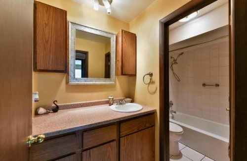 O'Hare Apartment | Luxurious Condo in Top Rated Neighborhood