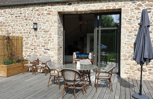 Reville Cottage | Luxurious Converted Barn with Private Garden, Near Beach, Modern Amenities
