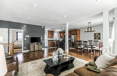 Sudbury House | Luxurious & Cosy Hill Top House with Hot Tub & Best Views of Sunset and City