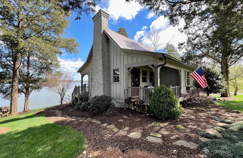 Louisville Cottage | Luxurious Cottage on a Private Island on the Tennessee River
