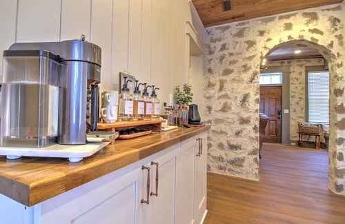 St. Charles House | Luxurious couples retreat just steps from Historic Main Street in St. Charles!