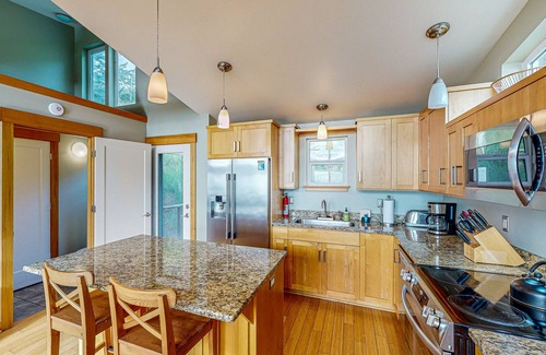 Happy Camp Hideaway Condo | Luxurious Dog-Friendly Home with Ocean Views, Beach Access, and Free WiFi