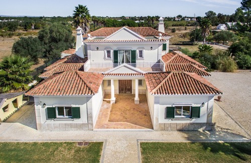 Moncarapacho e Fuseta Villa | Luxurious Executive Villa With Private Pool And Amazing Outdoor Living Area