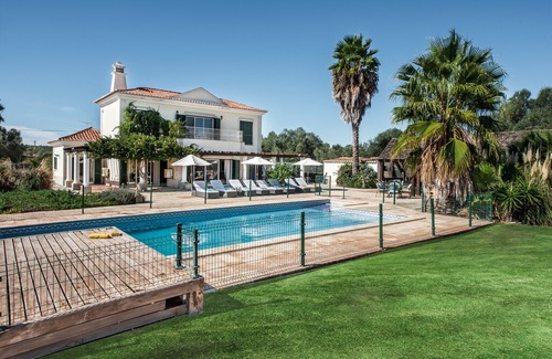 Moncarapacho e Fuseta Villa | Luxurious Executive Villa With Private Pool And Amazing Outdoor Living Area