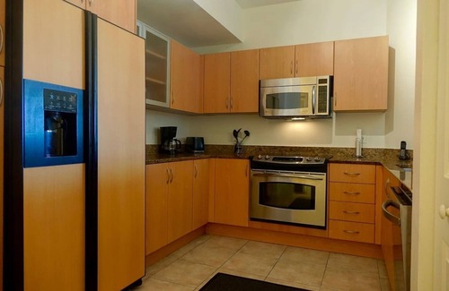 East Ocean Ave Condo | Luxurious, family-friendly 3BR condo on the water
