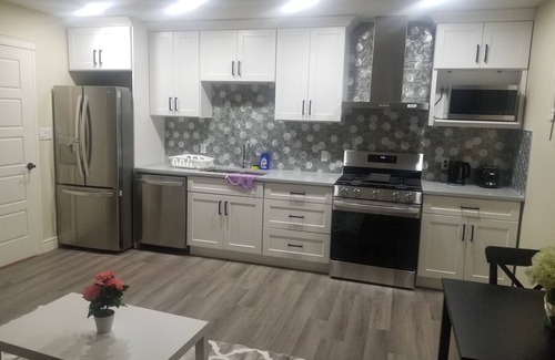 Southwest Edmonton House | LUXURIOUS FULLY PRIVATE ONE BEDROOM ONE BATHROOM BASEMENT SUITE IN SW EDMONTON