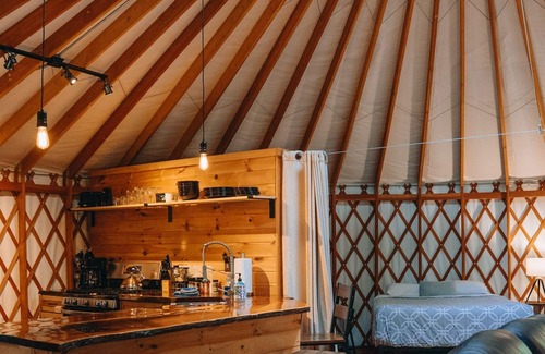 Baldwin Cabin | Luxurious Glamping Modern Yurt