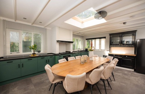 Lieren House | Luxurious group accommodation with stylish decor, modern amenities, six bedrooms, spacious kitchen, and garden, ideal for a relaxing stay.