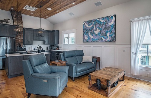 Brandon House | Luxurious guest home with private art gallery in the heart of a historic village