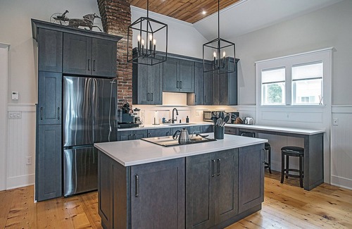 Brandon House | Luxurious guest home with private art gallery in the heart of a historic village