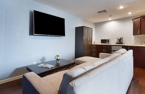 Story House | Luxurious Guesthouse with private pool in Central Phoenix near Downtown