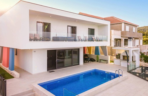 Drace House | Luxurious home in Drace with sauna