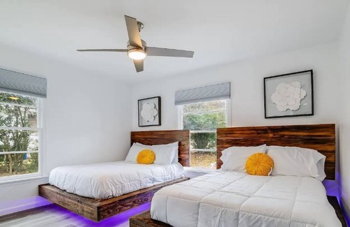 Dallas House | Luxurious Home with Hot tub, deck, creek view and modern amenities all in one!