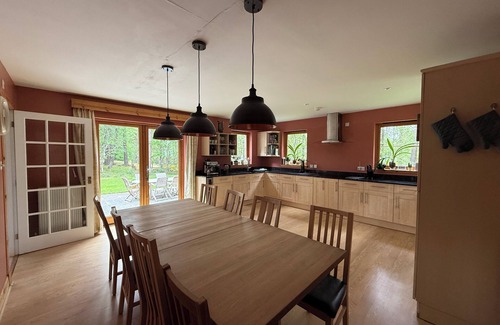 Nethy Bridge House | Luxurious House With Large Enclosed Woodland Garden In Cairngorm National Park
