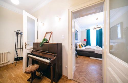 Josefov Apartment | Luxurious Kafka family apt in Old Town