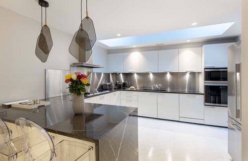 Royal Borough of Kensington and Chelsea House | Luxurious Kensington Retreat w/Indoor-Outdoor Oasis