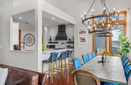 Dripping Springs House | Luxurious Lake Park House: Sleeps 25, Pool, Hot-Tub, Firepit and Game Room!