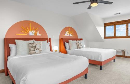 Dripping Springs House | Luxurious Lake Park House: Sleeps 25, Pool, Hot-Tub, Firepit and Game Room!