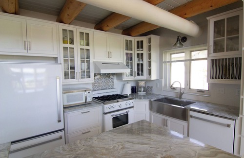 Moose Lake House | Luxurious Lakefront Log Home with Entertainment Building on Moosehead Laken