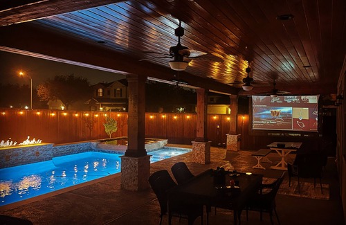 Northeast Houston House | Luxurious Large Modern Home, heated spa and pool