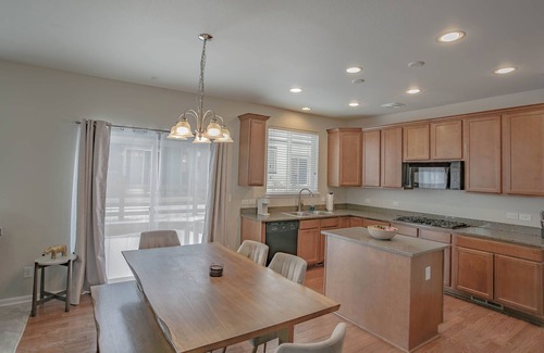 Aurora House | Luxurious Layton:3bds/2.5bath/garage