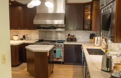 Belmont Heights House | Luxurious Mansion Wellness Sanctuary- Room- by the Beach