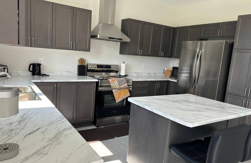 Orillia House | Luxurious New-Built Retreat Near 3 Beautiful Lakes