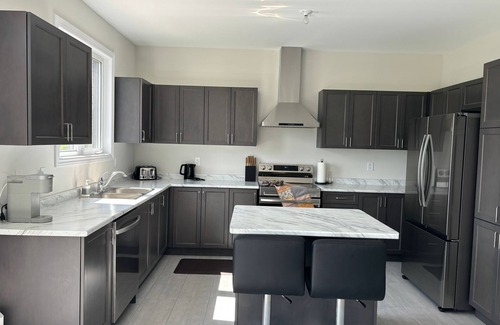 Orillia House | Luxurious New-Built Retreat Near 3 Beautiful Lakes