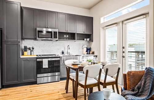 West Oak Hill Apartment | Luxurious New Unit|1Bd1Ba|Pool, Golf Sim