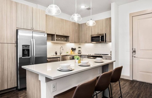 West Oak Hill Apartment | Luxurious New Unit|1Bd1Ba|Pool, Golf Sim