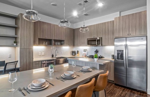 West Oak Hill Apartment | Luxurious New Unit|1Bd1Ba|Pool, Golf Sim