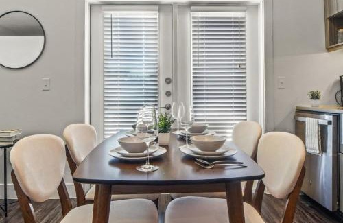 West Oak Hill Apartment | Luxurious New Unit Studio2Ba Pool, Golf Sim