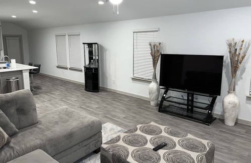 Southeast Houston House | Luxurious Newly Built Home Near The Medical Center