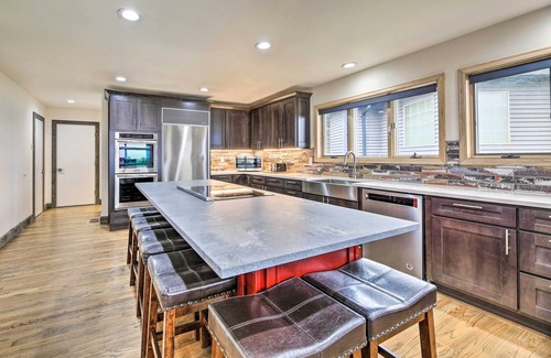 Agate Beach House | Luxurious Newport Estate w/Spa & Lighthouse Views