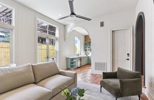 Arts/Warehouse District House | Luxurious Oasis 5 Bedrooms w/5 en suite baths+PRIVATE POOL+Garage: the Augustin