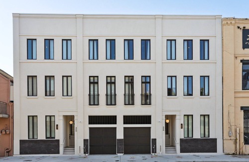 Arts/Warehouse District House | Luxurious Oasis 5 Bedrooms w/5 en suite baths+PRIVATE POOL+Garage: the Augustin