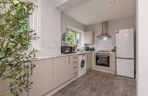 Wakefield Apartment | Luxurious Oasis in the City of Wakefield