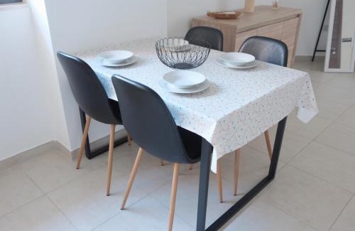 Bahar ic-Caghaq Apartment | Luxurious one bedroom apartment by the beach close to st julians