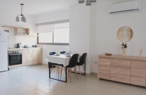 Bahar ic-Caghaq Apartment | Luxurious one bedroom apartment by the beach close to st julians