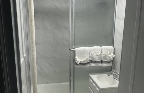 Brooklyn Apartment | Luxurious One Bedroom Apartment located at the Flatbush area