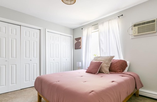 Bridgeport House | Luxurious & peaceful home, perfect location! 5 min from everything.