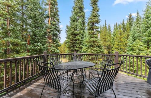 Peak 8 House | Luxurious Peak 8 Lodge 4BDR Near Slopes with Private Hot Tub