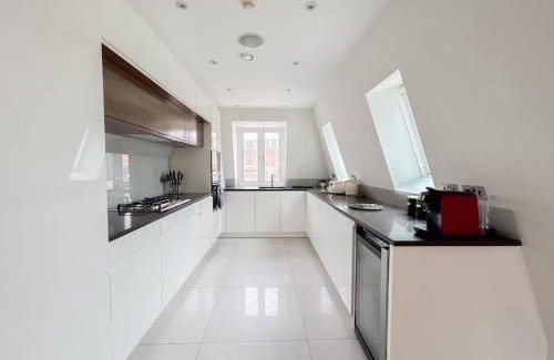 Bayswater Apartment | Luxurious Penthouse Apartment in Prime Location