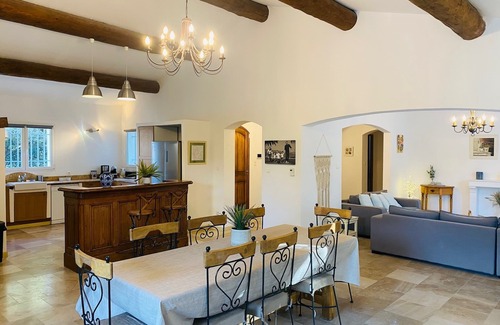Saumane-de-Vaucluse Villa | Luxurious Provencal detached villa 5* located 1 minute from golf course