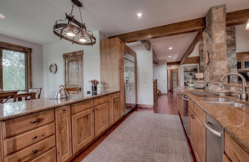 Three Peaks House | Luxurious private home in Raven Golf Club