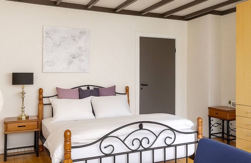 Lillestrom House | Luxurious queen bed in DT Serene Villa near Oslo | Lillestrøm K6